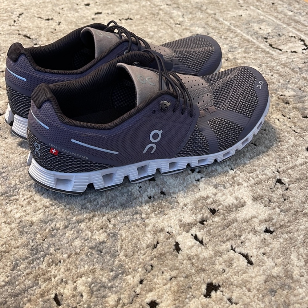 ON Cloud tennis shoes